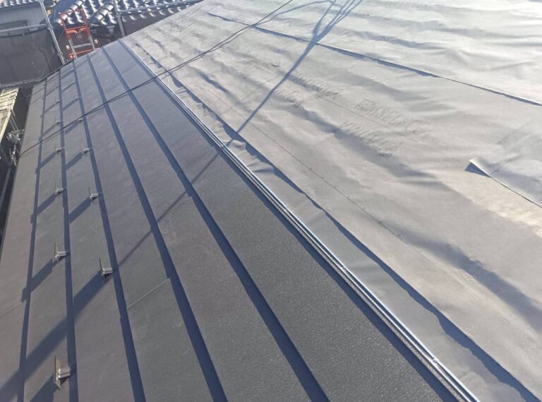 新屋根材の写真