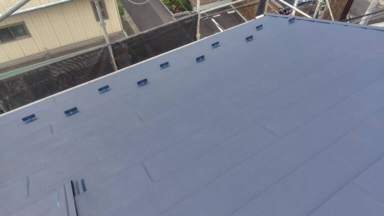 新屋根材の写真