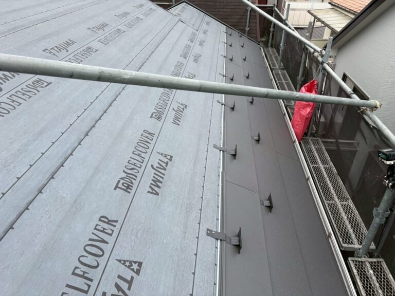 新屋根材の写真