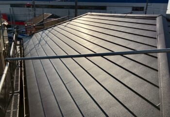 東京都武蔵村山市 - 太陽光取り付けに伴いテイガクルーフで屋根リフォーム