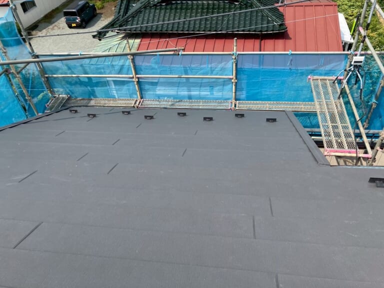 新屋根材の写真