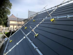 サムネイル画像 埼玉県坂戸市 - スレートからスーパーガルテクトへサビにくい屋根にカバー工法リフォーム