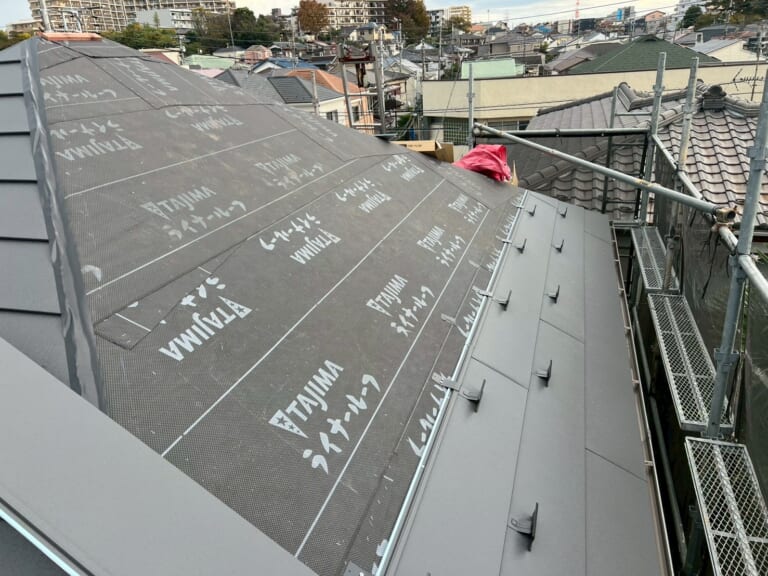 新屋根材の写真