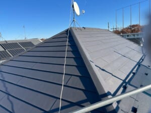 サムネイル画像 東京都昭島市 - スレートからスーパーガルテクトへ、カバー工法で丈夫かつ長寿命な屋根に