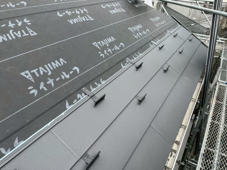 新屋根材の写真