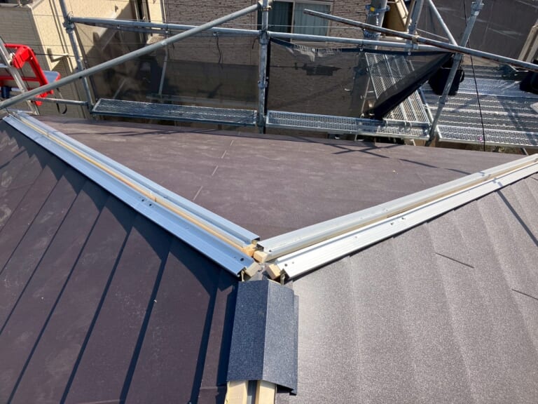 棟板金下地エスヌキ設置