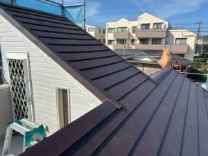 サムネイル画像 横浜市鶴見区 - 割れたスレート屋根をテイガクルーフのカバー工法で長寿命に