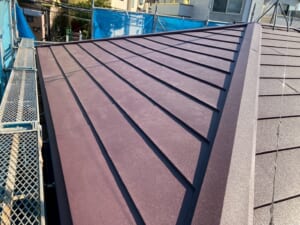サムネイル画像 横浜市神奈川区 - 割れやコケが発生したスレート屋根を金属屋根スーパーガルテクトで修理