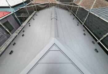 東京都江東区 - スーパーガルテクトと板金加工に見るプロのこだわり三又部分