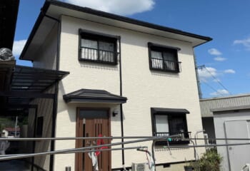 大阪府和泉市 - スーパーガルテクト フッ素の屋根カバー工法と雨樋交換、外壁塗装でトータル工事