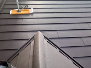 サムネイル画像 大阪府岸和田市 - 雨漏りが発生した築後40年以上経過した瓦屋根をテイガクルーフへリフォーム工事