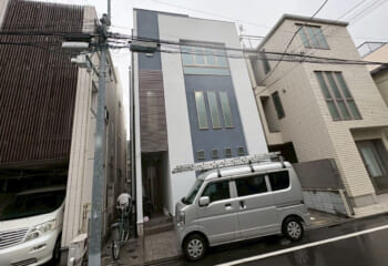東京都北区 - スーパーガルテクトで雨の日も安心の屋根カバー工法と外壁塗装工事