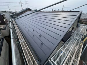 サムネイル画像 千葉県流山市 - 太陽光パネルの撤去と屋根カバー工法リフォーム 