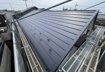 千葉県流山市 - 太陽光パネルの撤去と屋根カバー工法リフォーム 