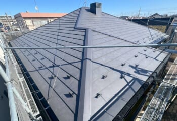 千葉県松戸市 - ニューライナー×スーパーガルテクトフッ素で高品質な屋根に葺き替えリフォーム