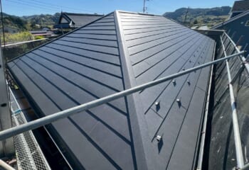 千葉県君津市 - 滑落したスレート屋根を金属屋根でカバー工法修理
