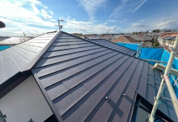 東京都町田市 - スーパーガルテクトの葺き替え工法で地震に強い屋根へリフォーム