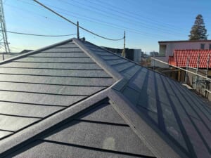 サムネイル画像 さいたま市大宮区 - 棟板金が剥がれた築20年以上の屋根をスーパーガルテクトでカバー工法工事