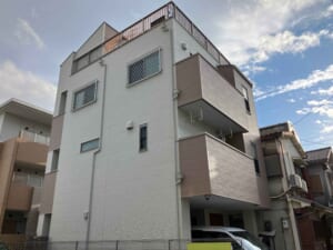 サムネイル画像 大阪府豊中市 - 通気性に優れた横張り外壁カバー工法で美しくリフォーム