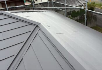 三重県伊賀市 - アスベスト入りスレートを屋根カバー工法でリフォーム