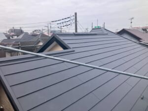 サムネイル画像 東京都葛飾区 - 高耐食のスーパーガルテクトでサビにくい屋根に葺き替え工法リフォーム