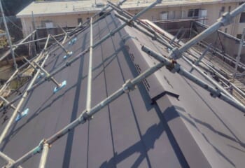 千葉県市川市 - スーパーガルテクトフッ素で美観維持できる屋根にカバー工法リフォーム