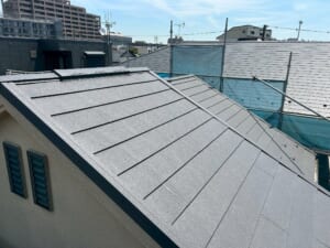 サムネイル画像 神奈川県川崎市-築20〜30年のスレート屋根をスーパーガルテクトでカバー工法と天窓撤去