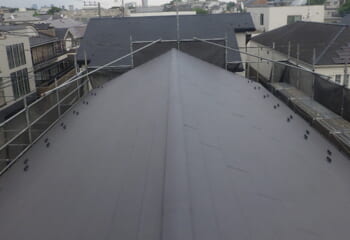 東京都世田谷区 - 安心して暮らせる屋根に！瓦からスーパーガルテクトへ葺き替え工法