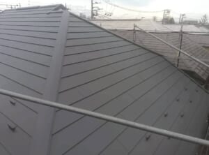 サムネイル画像 東京都杉並区 - アルミ製の板金下地とスーパーガルテクトで雨風に強い屋根へリフォーム
