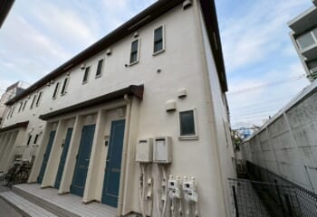 東京都墨田区 - アパートをフルリフォーム！コロニアルNEOからテイガクルーフへ！
