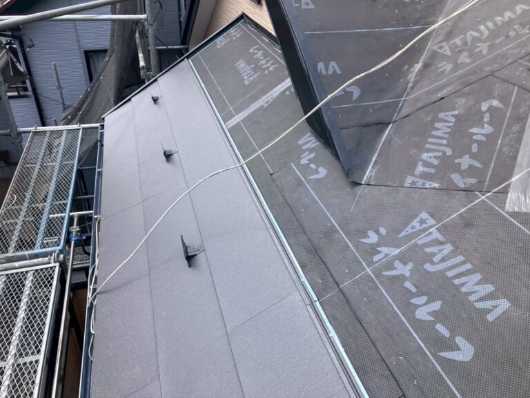 新屋根材の写真