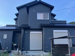 サムネイル画像 京都府亀岡市-アルミサイディングのカバー工法により綺麗く美しい仕上がり！