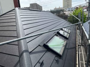 サムネイル画像 千葉県松戸市 - 長寿命の安全な屋根に！ノンアススレートをスーパーガルテクトでカバー工法