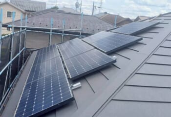 滋賀県大津市-築20〜30年のアスベスト入りスレート屋根をカバー工法でスーパーガルテクト＆太陽光パネル脱着