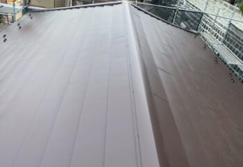 東京都台東区 - フッ素塗膜の横暖ルーフαプレミアムSで叶える美しい屋根葺き替えリフォーム