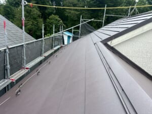 サムネイル画像 横浜市泉区 - 手頃＆高品質なテイガクルーフで劣化と雨漏りを防ぐ屋根カバー工法工事