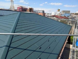 サムネイル画像 東京都練馬区 - 天窓と雨どいも一新！ガルテクトのカバー工法で最強防水仕様にリフォーム