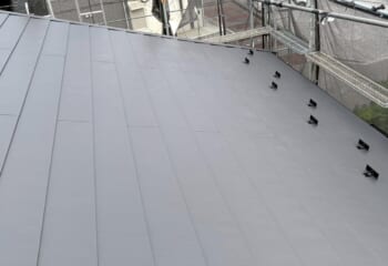 千葉市緑区 - 腐食した屋根下地を通気工法×スーパーガルテクトフッ素で屋根リフォーム