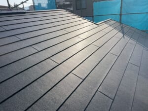 サムネイル画像 東京都八王子市 -色あせて錆びた屋根を一新するガルテクトの葺き替えと天窓撤去工事