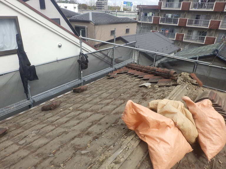 既存屋根材の撤去
