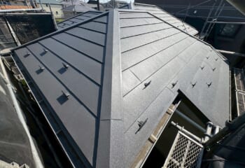 千葉県船橋市 - スーパーガルテクトのカバー工法で剥落したパミールを高耐久にリフォーム