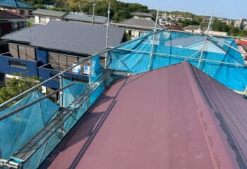 横浜市泉区 - 瓦屋根から金属屋根「スーパーガルテクト」に葺き替えて耐震性アップ