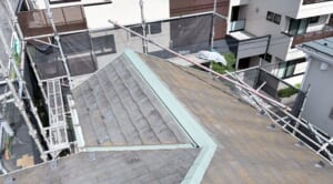 サムネイル画像 東京都世田谷区築 - 20〜30年のアスベスト含む屋根をカバー工法でスーパーガルテクトに生まれ変わり！