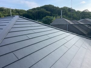 サムネイル画像 東京都八王子市 - パネル撤去ですっきりとした屋根に！スーパーガルテクトのカバー工法