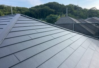 東京都八王子市 - パネル撤去ですっきりとした屋根に！スーパーガルテクトのカバー工法