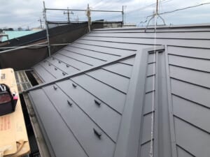 サムネイル画像 埼玉県川越市 築 20〜30年のノンアスベスト屋根をカバー工法でスーパーガルテクトに大変身！