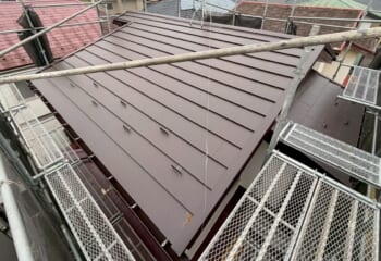 埼玉県新座市 - ニューライナーと横暖ルーフαプレミアムSで高品質な屋根へ葺き替え工事