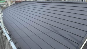 サムネイル画像 東京都江戸川区 - スーパーガルテクトフッ素で耐久性と断熱性を向上させる屋根葺き替え工法