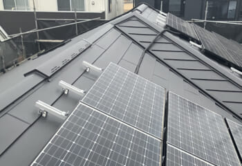 千葉県柏市 - 太陽光パネル脱着！スーパーガルテクトフッ素を千鳥葺きに屋根リフォーム