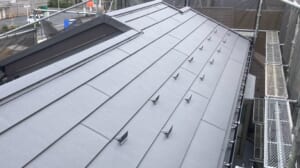 サムネイル画像 東京都江戸川区 - 複雑なパミール屋根を高耐久に改修！スーパーガルテクトのカバー工法